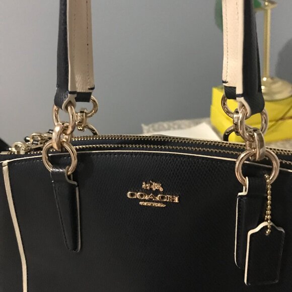 High Quality leather Navy blue Coach purse - Picture 4 of 4